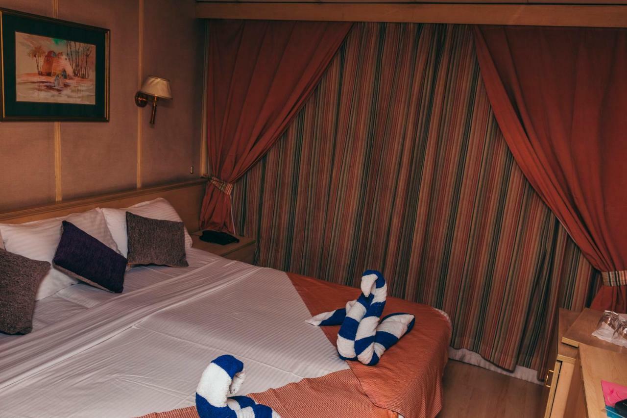 Hotel Ship Queen Isis Elminya 알 미니아 외부 사진