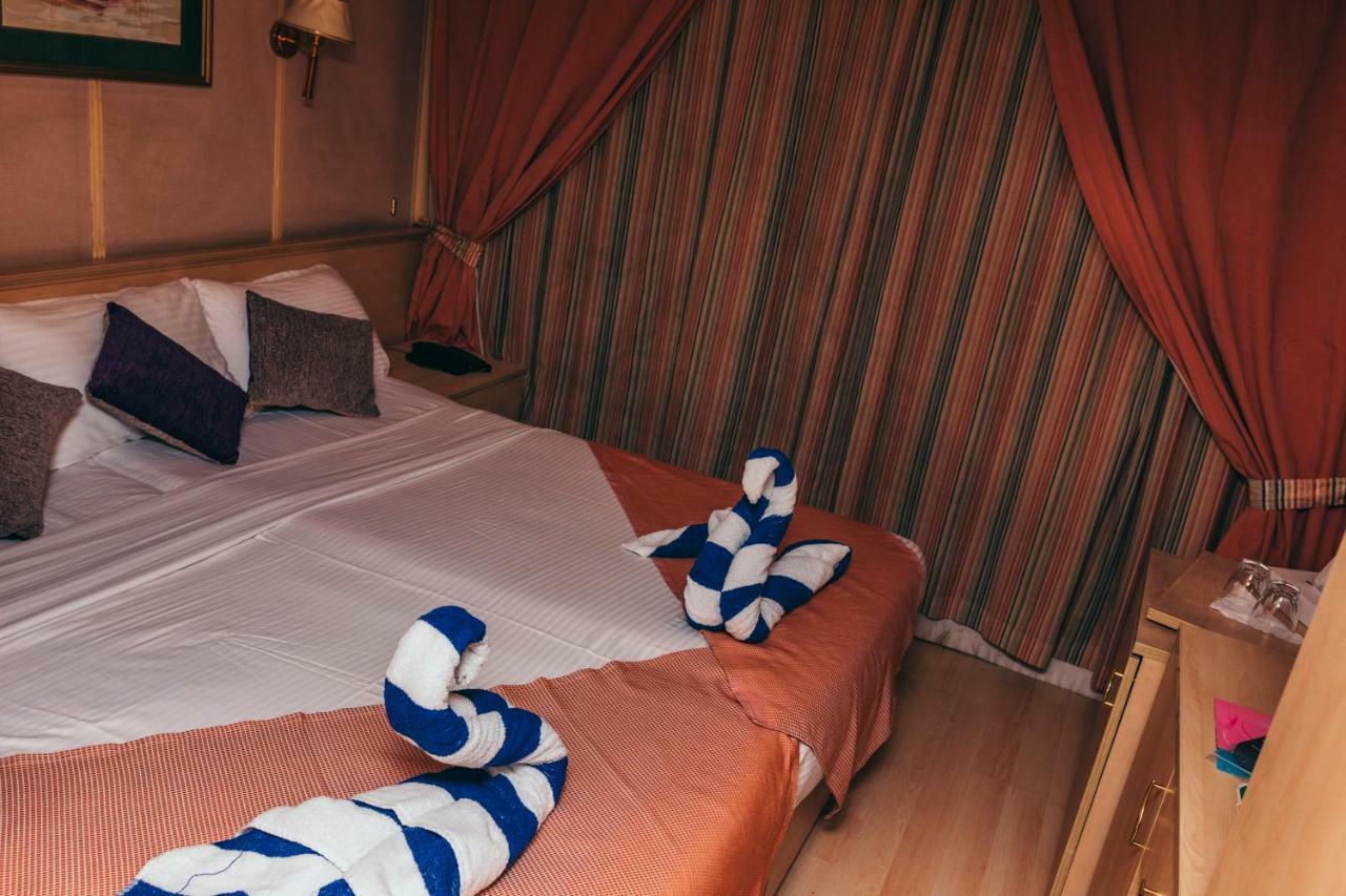 Hotel Ship Queen Isis Elminya 알 미니아 외부 사진